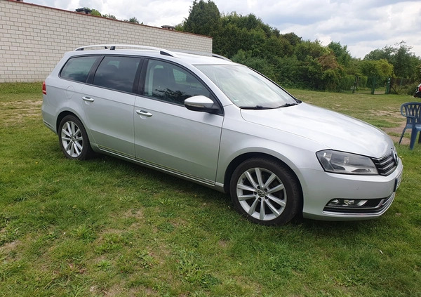 Volkswagen Passat cena 26600 przebieg: 220000, rok produkcji 2012 z Gliwice małe 211